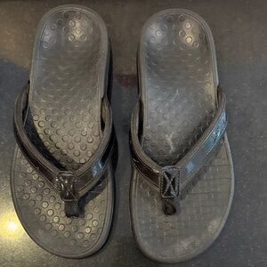 Vionic Arch Support Black Tide Flip Flips Textured Foot Bed Sandals